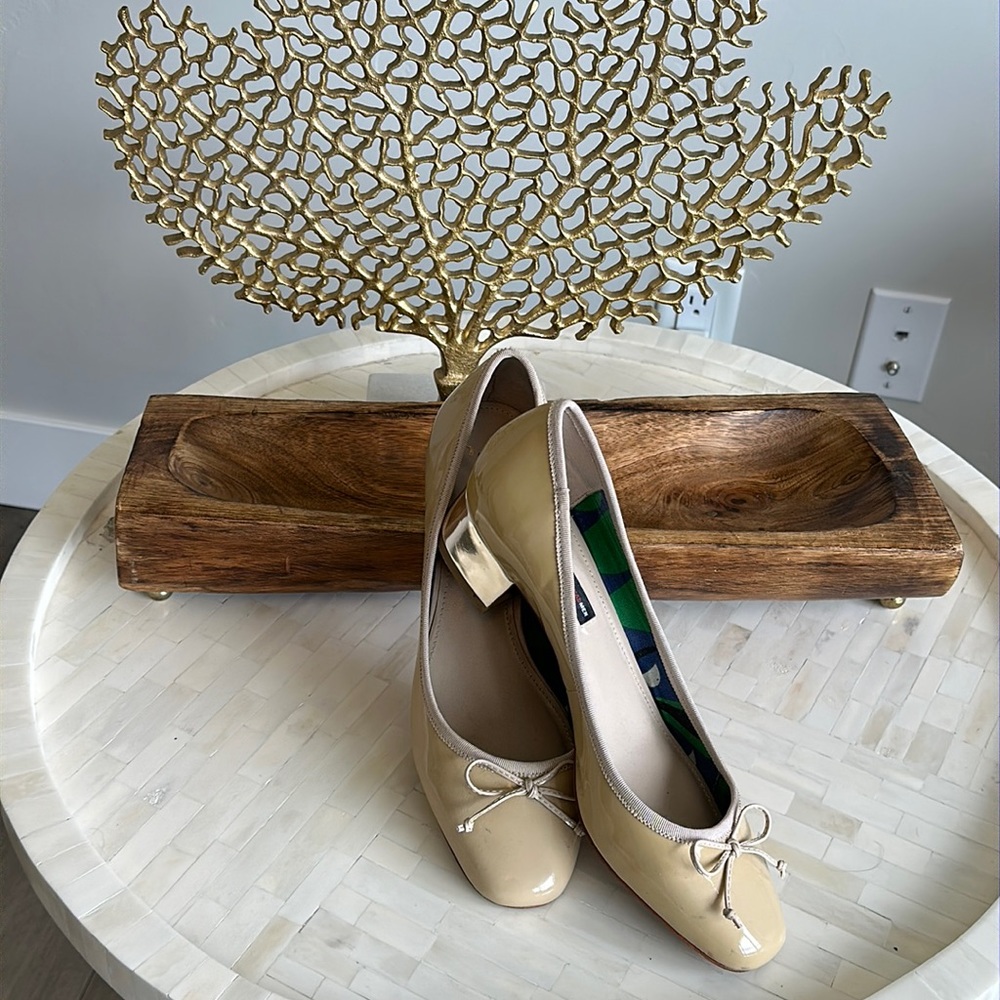 Banana Republic tan shoes